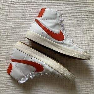 Nike Women’s Blazer Mid ‘77 Shoes Orange